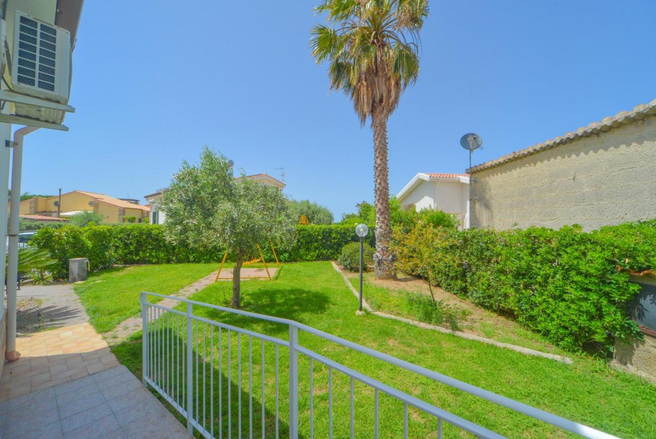 Case Vacanze Mare Nostrum - Villas In Front Of The Beach With Pool Campofelice Di Roccella Exterior photo