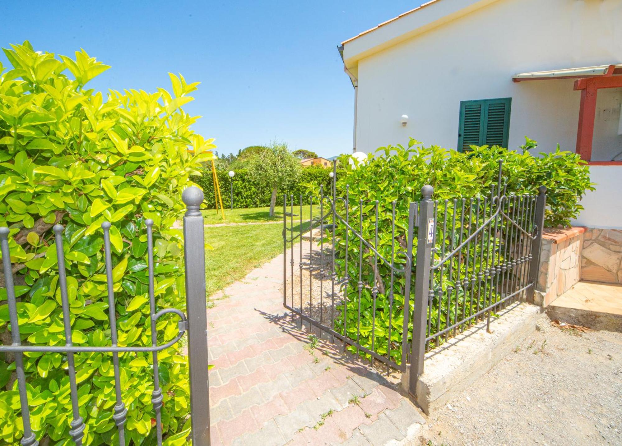 Case Vacanze Mare Nostrum - Villas In Front Of The Beach With Pool Campofelice Di Roccella Exterior photo