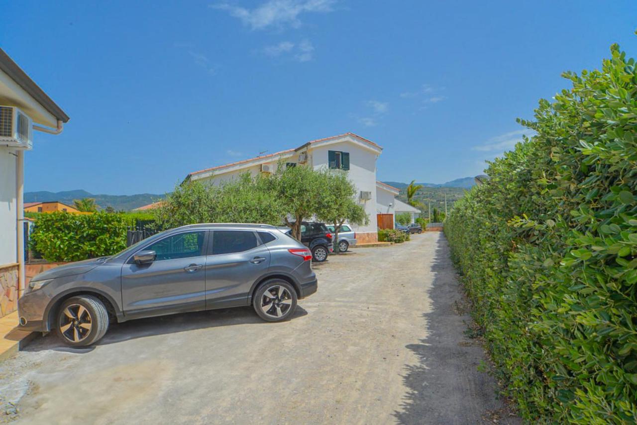 Case Vacanze Mare Nostrum - Villas In Front Of The Beach With Pool Campofelice Di Roccella Exterior photo