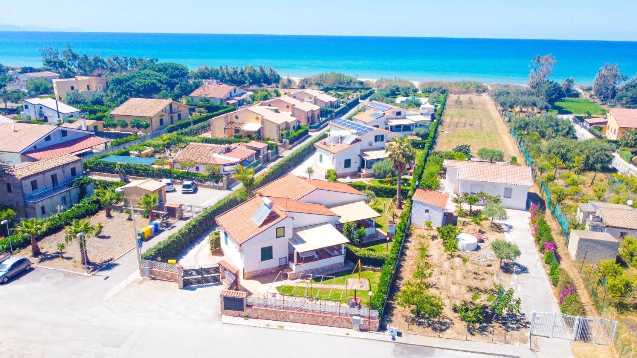 Case Vacanze Mare Nostrum - Villas In Front Of The Beach With Pool Campofelice Di Roccella Exterior photo