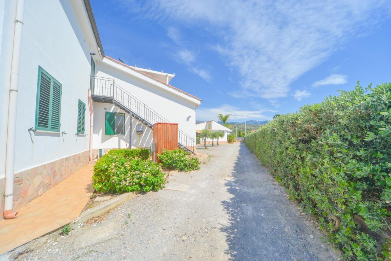 Case Vacanze Mare Nostrum - Villas In Front Of The Beach With Pool Campofelice Di Roccella Exterior photo